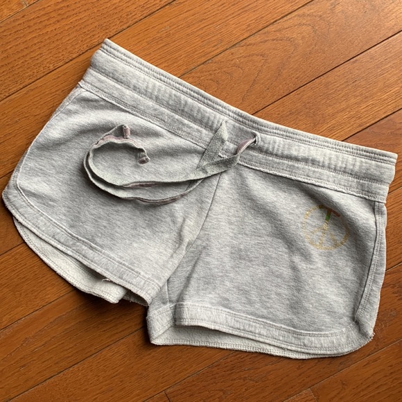 No Boundaries Pants - No boundaries Peace sign comfy sweatshirt shorts size medium